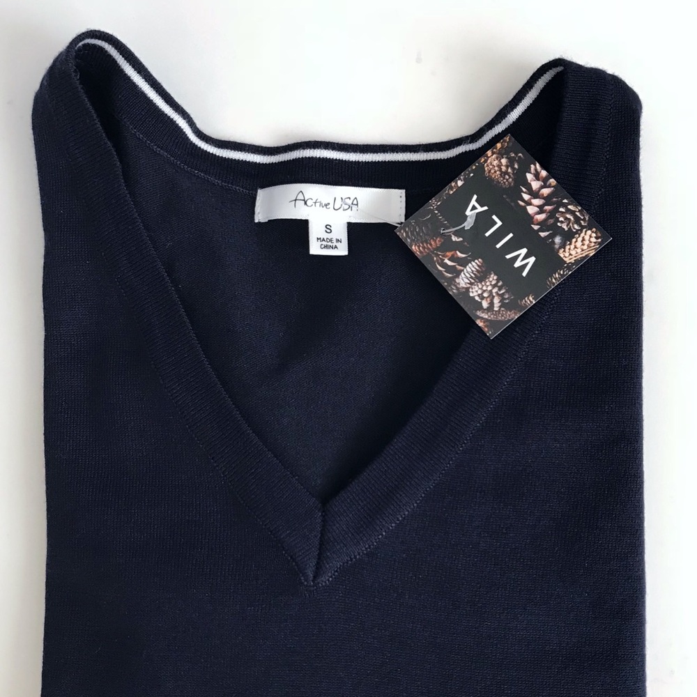 Active USA Classic Navy Tailored V-Neck Sweater - Picture 4 of 6